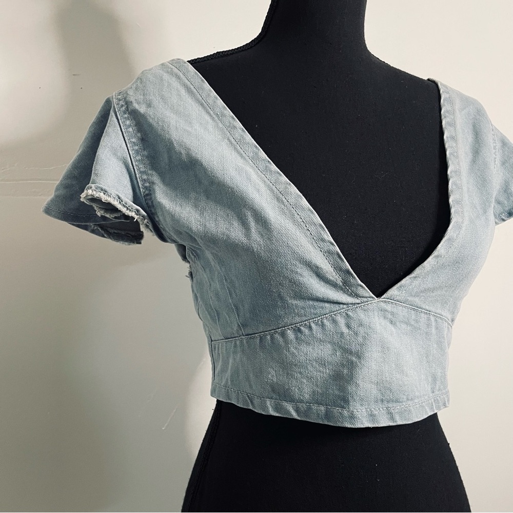 prettylittlething | flared sleeve blue denim crop top - Picture 4 of 13